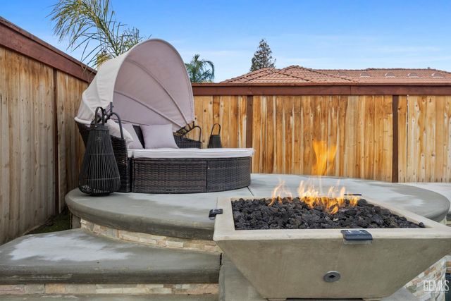 3900 Waterfall Canyon Drive, Bakersfield, CA 93313