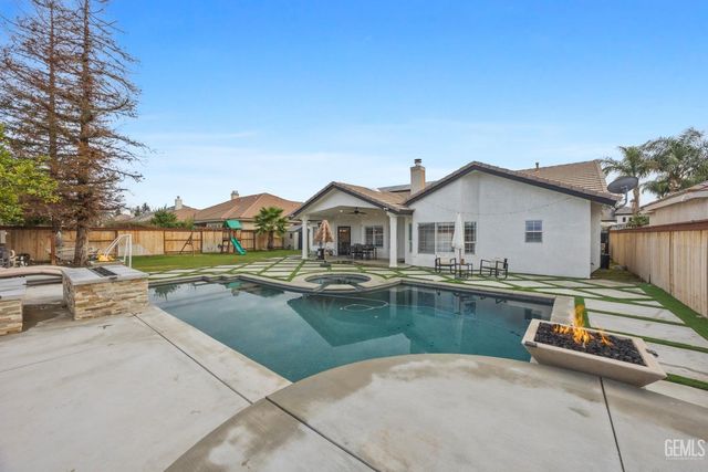 3900 Waterfall Canyon Drive, Bakersfield, CA 93313