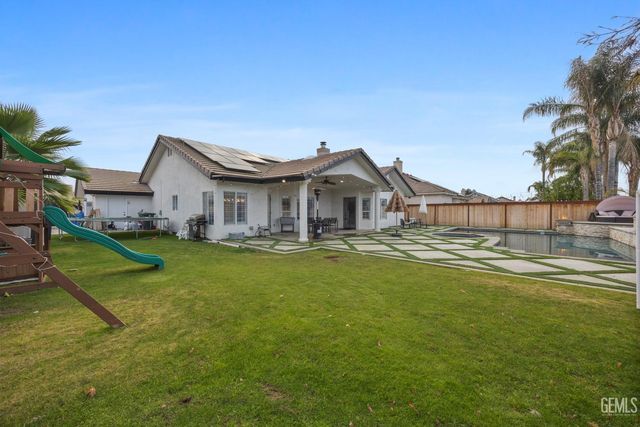 3900 Waterfall Canyon Drive, Bakersfield, CA 93313