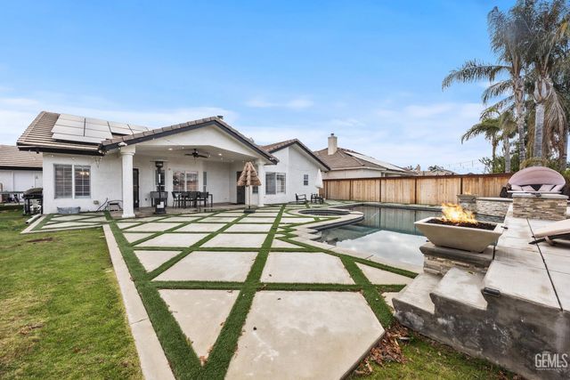 3900 Waterfall Canyon Drive, Bakersfield, CA 93313