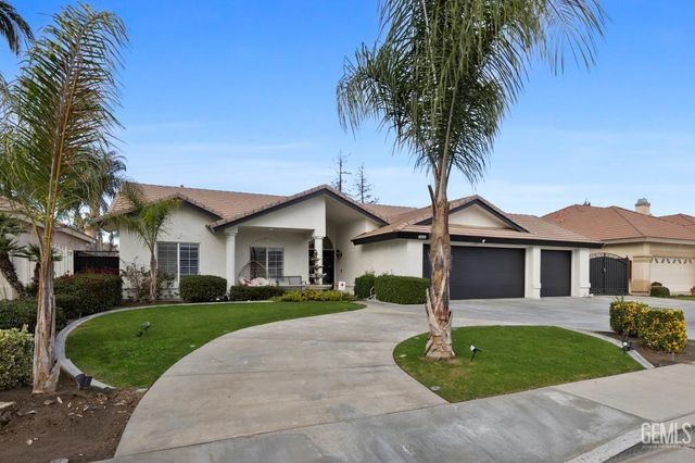 3900 Waterfall Canyon Drive, Bakersfield, CA 93313