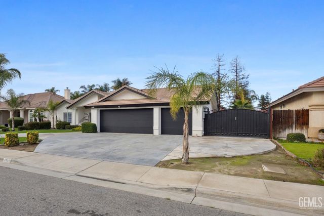 3900 Waterfall Canyon Drive, Bakersfield, CA 93313