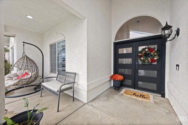 3900 Waterfall Canyon Drive, Bakersfield, CA 93313