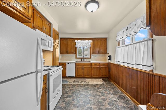 7961 Lincoln Street, Taylor, MI 48180