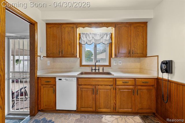 7961 Lincoln Street, Taylor, MI 48180