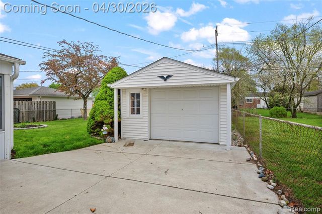 7961 Lincoln Street, Taylor, MI 48180