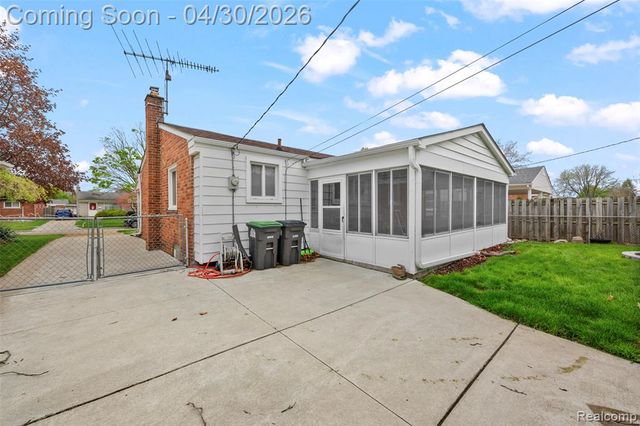 7961 Lincoln Street, Taylor, MI 48180