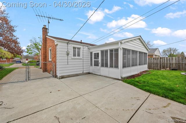 7961 Lincoln Street, Taylor, MI 48180