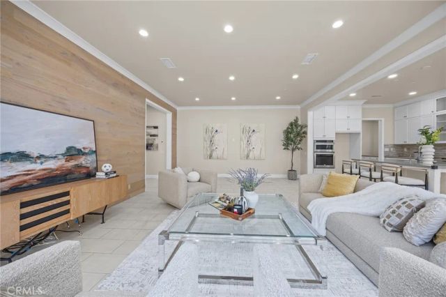 61 Bloomington, Irvine, CA 92620