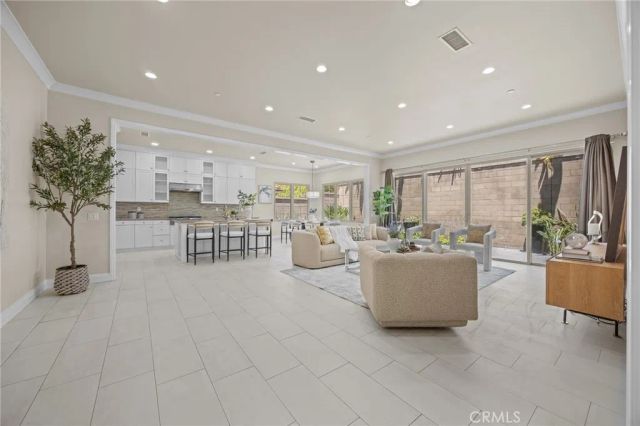 61 Bloomington, Irvine, CA 92620