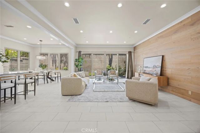 61 Bloomington, Irvine, CA 92620