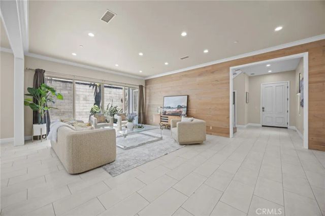 61 Bloomington, Irvine, CA 92620