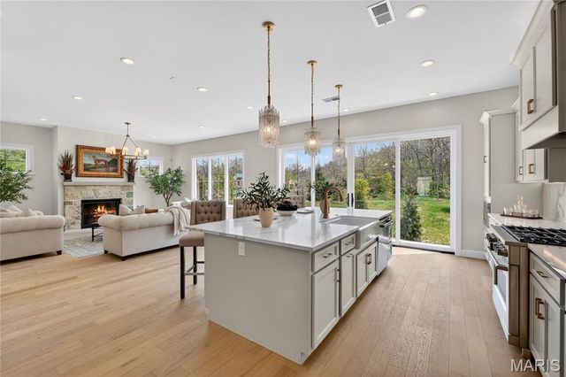 11 Enclave Drive, Des Peres, MO 63122