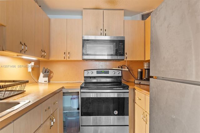 6620 W 2nd Court 104, Hialeah, FL 33012