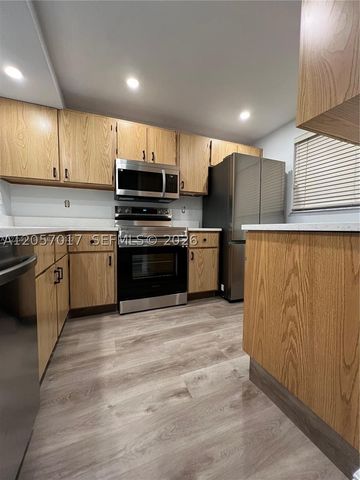 9520 Seagrape Dr 403, Davie, FL 33324