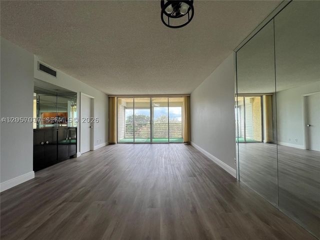 9520 Seagrape Dr 403, Davie, FL 33324