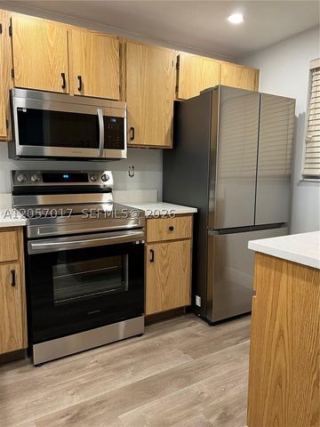 9520 Seagrape Dr 403, Davie, FL 33324