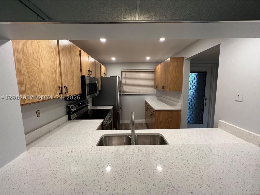 9520 Seagrape Dr 403, Davie, FL 33324