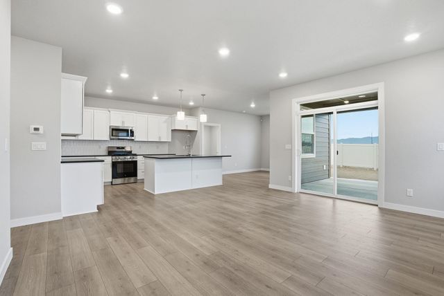 1231 N High Desert Dr, Deer Park, WA 99006