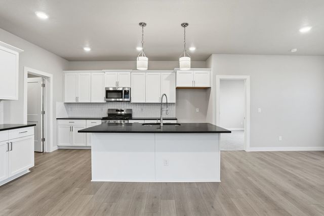 1231 N High Desert Dr, Deer Park, WA 99006