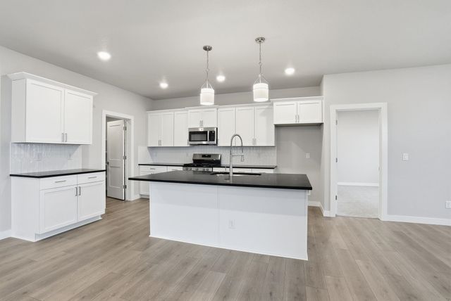 1231 N High Desert Dr, Deer Park, WA 99006