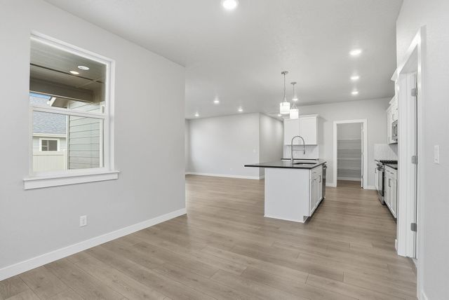 1231 N High Desert Dr, Deer Park, WA 99006