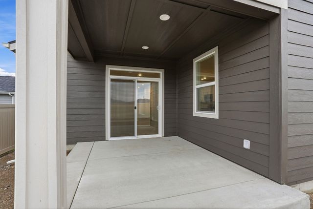 1231 N High Desert Dr, Deer Park, WA 99006