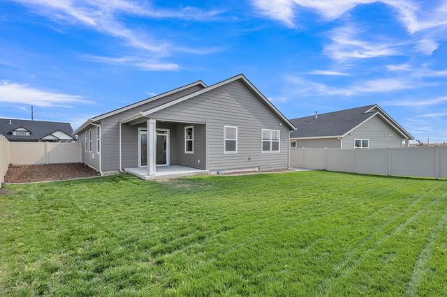 1231 N High Desert Dr, Deer Park, WA 99006