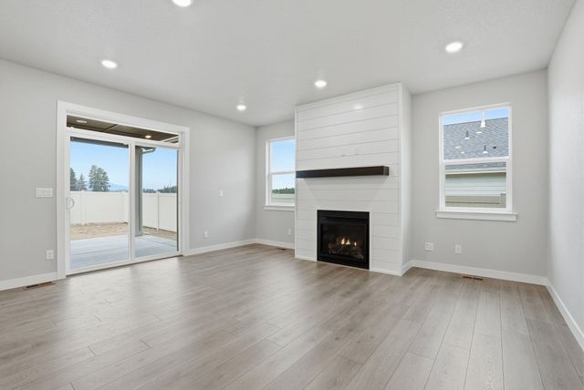 1231 N High Desert Dr, Deer Park, WA 99006