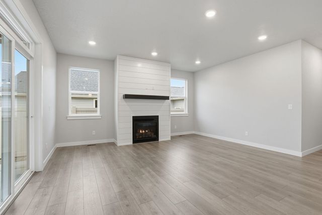 1231 N High Desert Dr, Deer Park, WA 99006