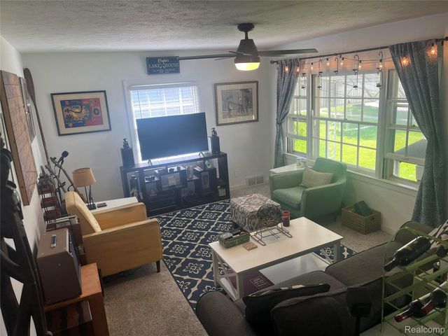 907 Napier Avenue, St. Joseph, MI 49085