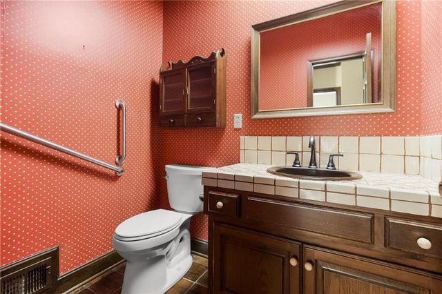 4009 W 110th Street, Leawood, KS 66211