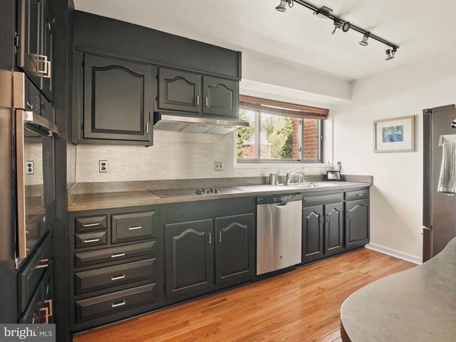8003 16TH STREET, Washington, DC 20012
