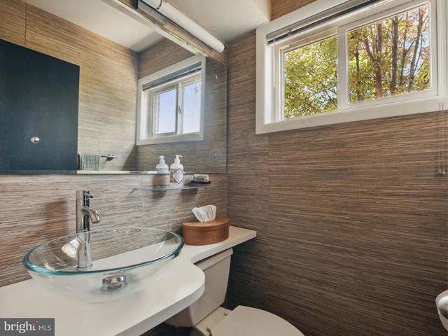 8003 16TH STREET, Washington, DC 20012