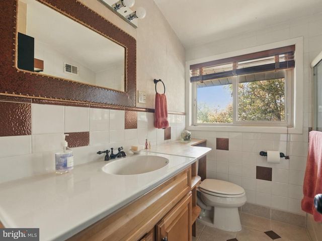 8003 16TH STREET, Washington, DC 20012