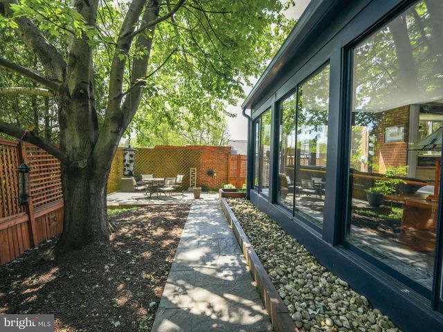 8003 16TH STREET, Washington, DC 20012