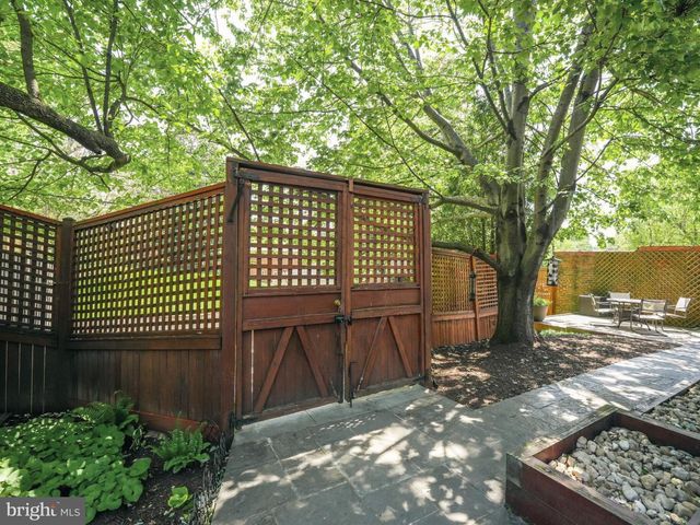 8003 16TH STREET, Washington, DC 20012