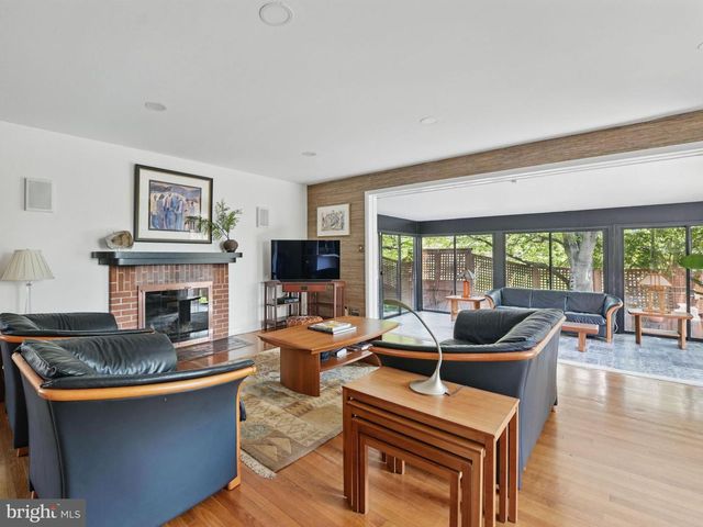 8003 16TH STREET, Washington, DC 20012