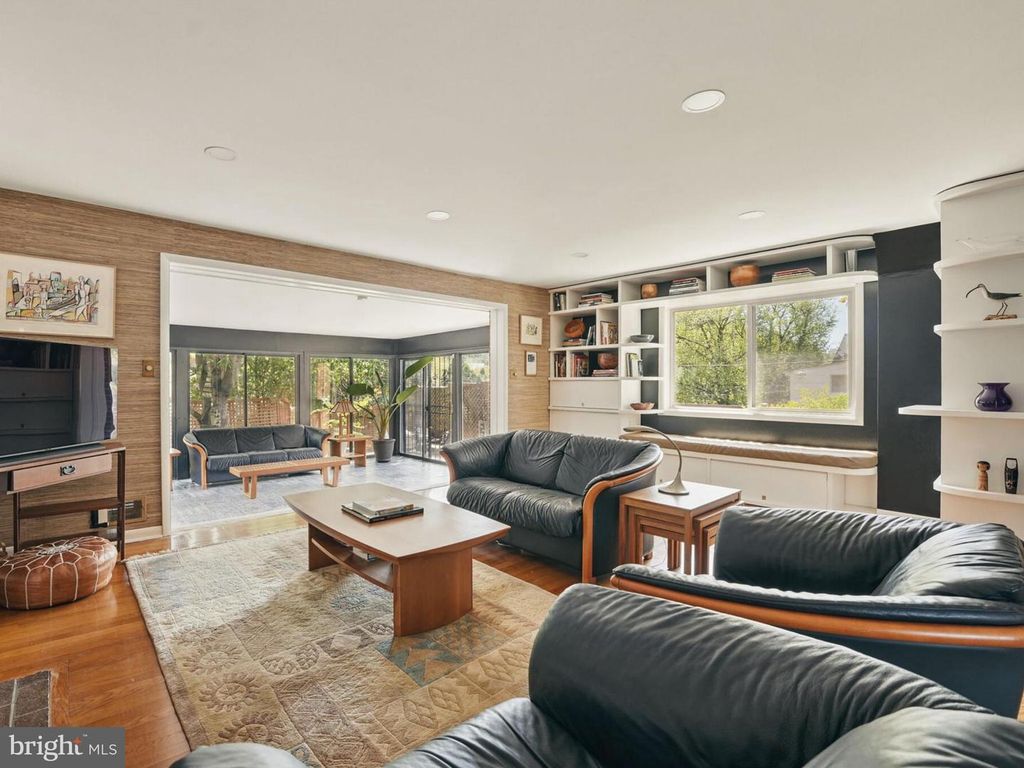 8003 16TH STREET, Washington, DC 20012