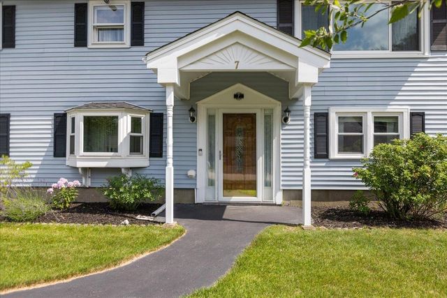 7 Wayne Street, Hudson, NH 03051