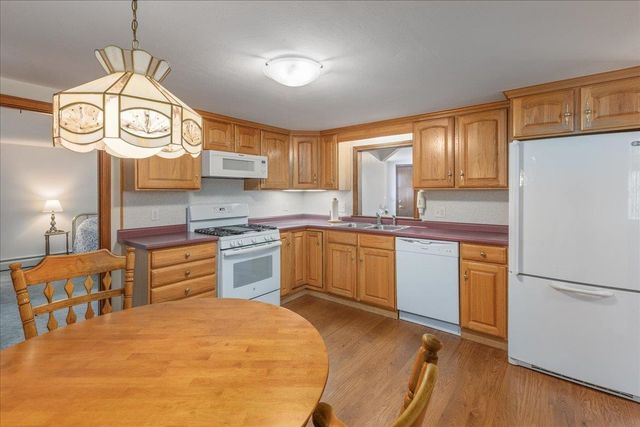7 Wayne Street, Hudson, NH 03051