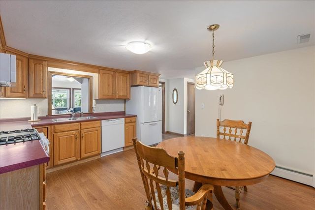 7 Wayne Street, Hudson, NH 03051