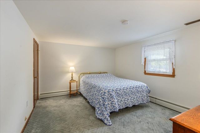 7 Wayne Street, Hudson, NH 03051