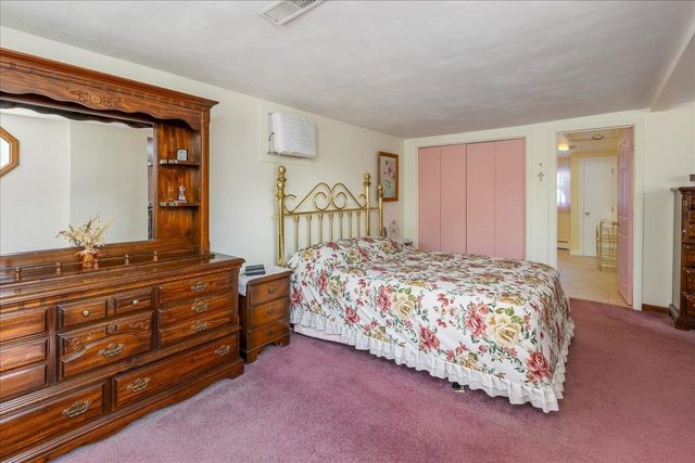 7 Wayne Street, Hudson, NH 03051