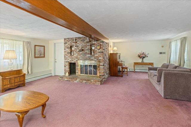 7 Wayne Street, Hudson, NH 03051