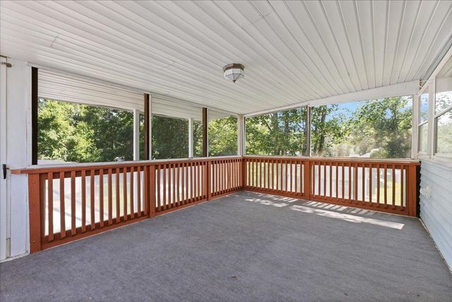 7 Wayne Street, Hudson, NH 03051