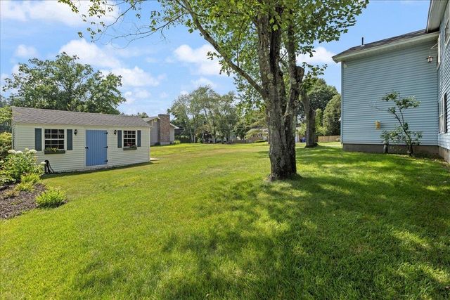 7 Wayne Street, Hudson, NH 03051