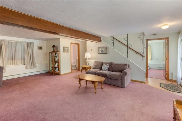 7 Wayne Street, Hudson, NH 03051
