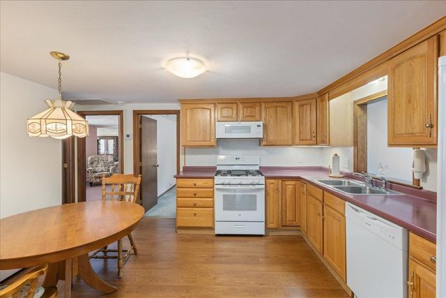 7 Wayne Street, Hudson, NH 03051
