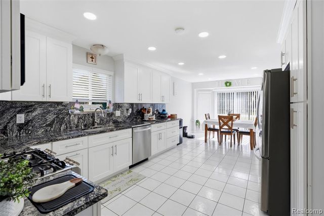 36372 Cecilia Drive, Sterling Heights, MI 48312
